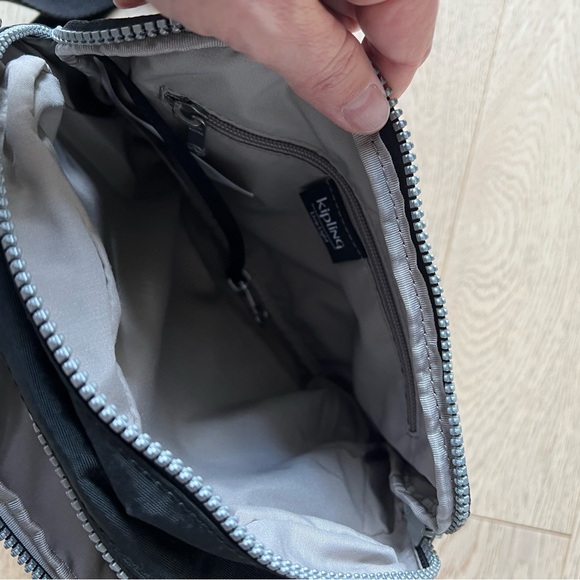 Kipling cross body bag, like lightweight canvas. - Picture 3 of 3